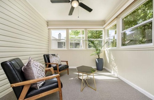Fishers House | Sweet Creek Retreat-Beautiful Fishers-EV friendly