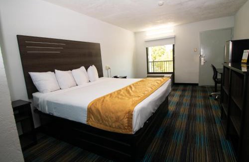 Ferry Pass Hotel | Sweet Dream Inn - University Park