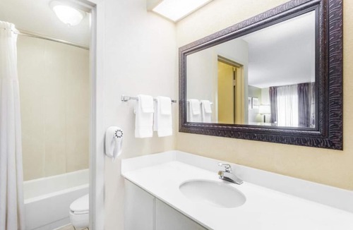 Ferry Pass Hotel | Sweet Dream Inn University Park