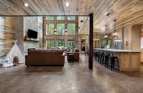 Hochatown Cabin | 'Sweet Dreams', 4 Kings+Loft, 6 Bath, Sleeps 16, Arcade, EV, 2mi to Beavers Bend
