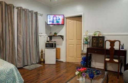 Sherman Oaks Bed & Breakfast | Sweet Dreams B&B
