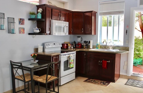 Sherman Oaks Bed & Breakfast | Sweet Dreams B&B