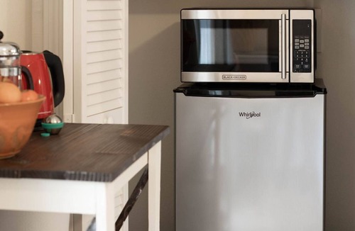 Springfield Apartment | Sweet Dreams Private Entrance, 5 blocks, Walk/Ride to River