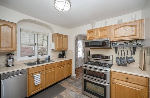 St. Charles Historic District House | Sweet Escape, 4BR, 2 Full Baths Near Historic Main St