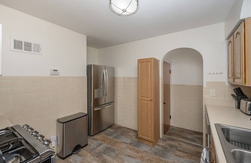 St. Charles Historic District House | Sweet Escape, 4BR, 2 Full Baths Near Historic Main St