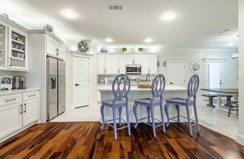 Grand Prairie House | Sweet Escape Homes: Rustic Modern Home next to lake - Center of Dallas & FW