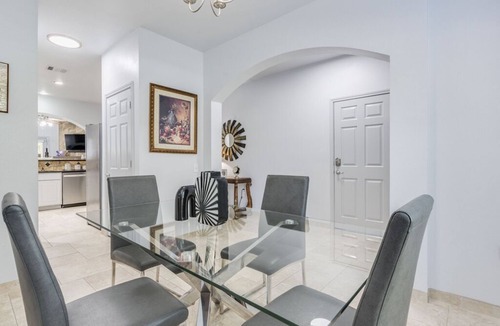 Pioneer Crossing House | Sweet home 1 King +1 pull out bed & 2 Queen beds in +1 pull out bed