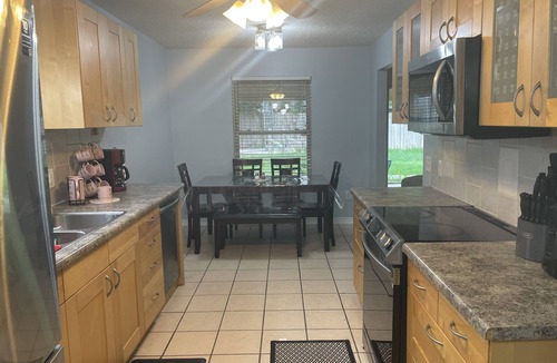 Lawton House | Sweet Home/Ft. Sill- 6 minutes/11 guests/4 BEDR/5QBED/2FBA/Pet Welcome