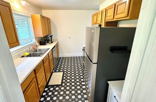 Knoxville House | Sweet Home Knox-7 min. to UT Stadium & Downtown. Pet friendly/Fenced yard.