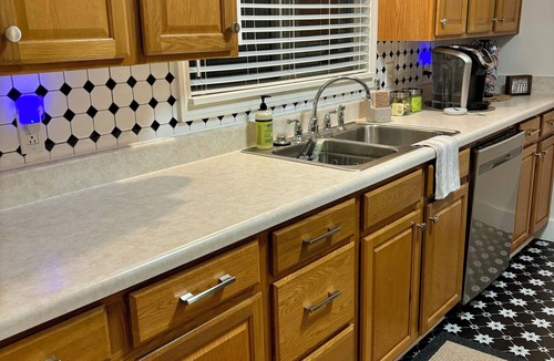 Knoxville House | Sweet Home Knox-7 min. to UT Stadium & Downtown. Pet friendly/Fenced yard.