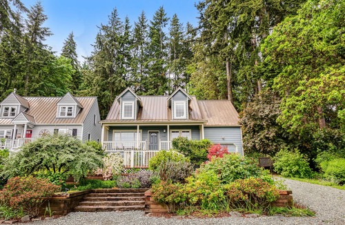 Bells Beach House | Sweet home overlooking Saratoga Passage with private hot tub & lovely backyard