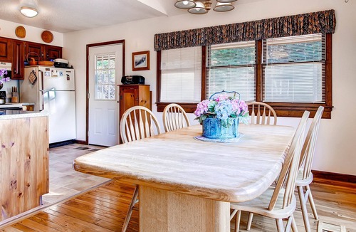 Pittsfield House | Sweet Life - Vermont Chalet - 6 person Indoor Hot Tub - 15 min to Killington