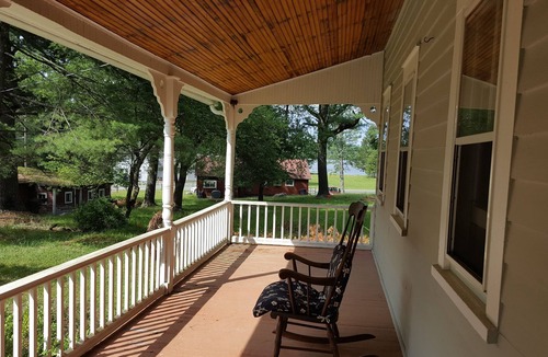 Highland Lake House | Sweet Old Farmhouse in a Tranquil Setting