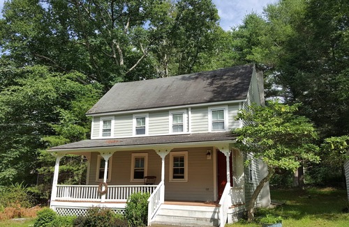 Highland Lake House | Sweet Old Farmhouse in a Tranquil Setting