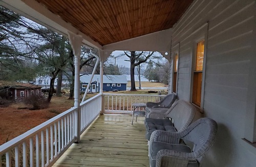 Highland Lake House | Sweet Old Farmhouse in a Tranquil Setting