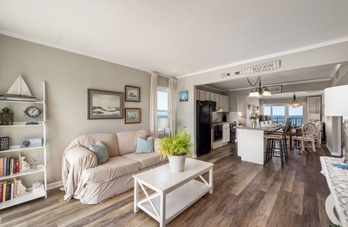 Nags Head Condo | Sweet Paradise OBX, Top Floor Oceanfront, Walk-In Shower
