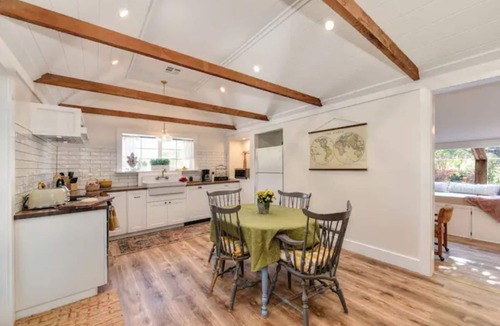 Loomis House | Sweet Pea’s Cottage: 45mins to the SNOW! Dog Friendly. 3bed/2bath