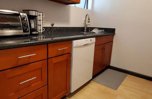 Grass Lawn Condo | sweet pricing for April and May - 30 day minimum stay