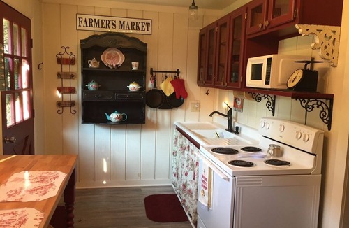 Beavercreek House | Sweet private cottage in a barn!