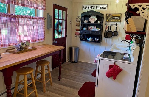 Beavercreek House | Sweet private cottage in a barn!