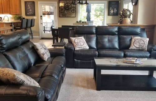 Shawnee Bend House | SWEET RETREAT! Cruiser dock. High dive. Diving board. DEEP water cove!