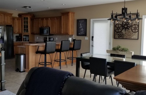 Shawnee Bend House | SWEET RETREAT! Cruiser dock. High dive. Diving board. DEEP water cove!