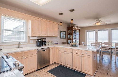 Long Beach House | Sweet Retreat: Oceanfront Home with Private Walkway to the Beach