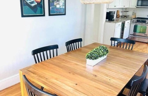 Portland House | Sweet Seaside Cottage!