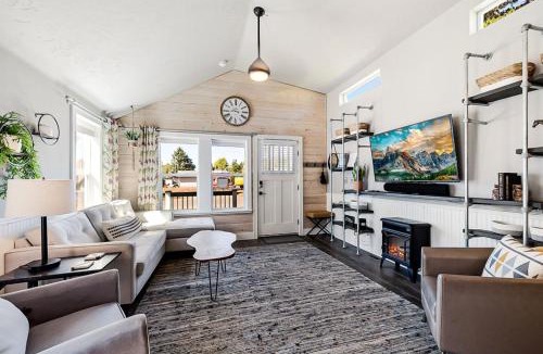 Seaview House | Sweet Seaview Home: Near Beach & Trailhead!