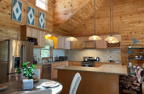 Almond Cabin | Sweet Serendipity Cabin 2 BR/2 BA near Fontana Lake
