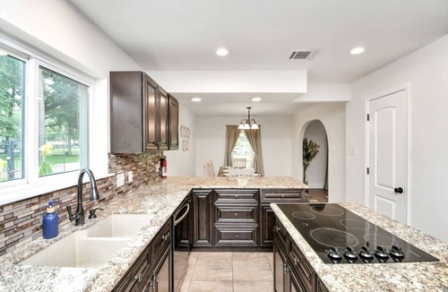 Houston House | Sweet Spring Vacation - Pickleball, Billiards, Pool