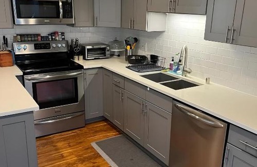 Highland Park Apartment | Sweet three bedroom