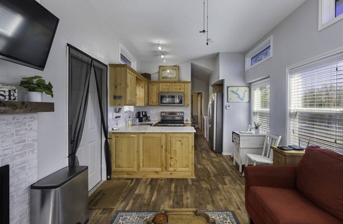 Emory House | SweetDove Stays- Cottage; w/Stocked Lake, Secure Parking