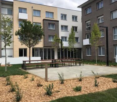 Fontaine Lestang-Bagatelle-Papus-Tabar-Bordelongue Apartment | Sweetly Alexandrin Toulouse