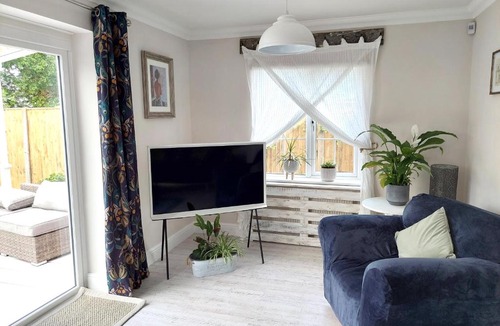 Chichester House | Sweetpea Cottage