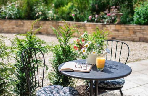 Bourton House | Sweetslade Cottage