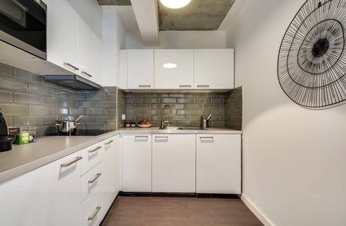 Quartier Saint-Georges Apartment | Sweett | Milan V - Three Bedroom Apartment, Sleeps 8