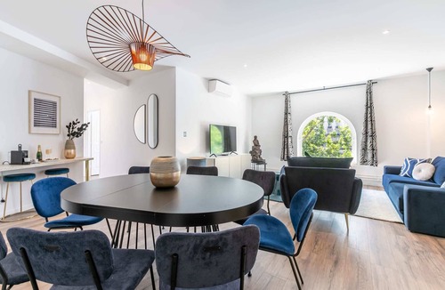 Paris City Center Apartment | Sweett | Notre Dame I