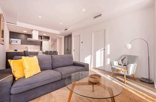 La Ribera Apartment | Sweett | Symphonic Central 302