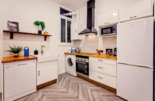 Esquerra de l'Eixample Apartment | Sweett | Urgell - Three Bedroom Apartment, Sleeps 8
