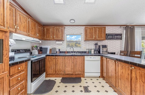 Dennis House | Sweetwater Hollow Getaway. Beautiful Lake front property.