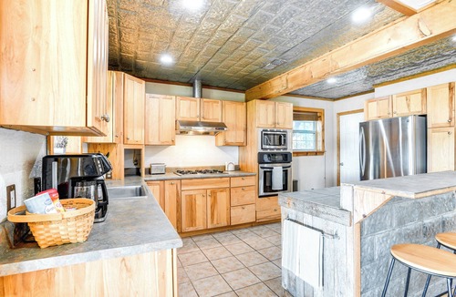 Sweetwater House | Sweetwater Lake House w/Covered Patio!