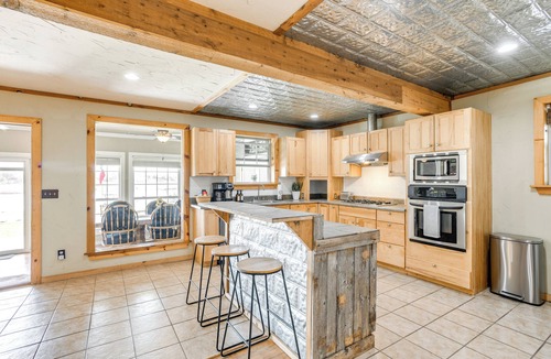 Sweetwater House | Sweetwater Lake House w/Covered Patio!
