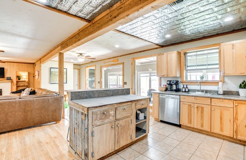 Sweetwater House | Sweetwater Lake House w/Covered Patio!