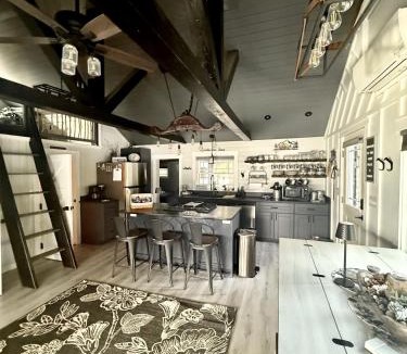 Baileyville House | Sweetwater Lane on Pleasant Lake