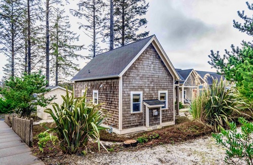 Nelscott Cottage | Swell Life Olivia Beach - Pets & Summer Pool