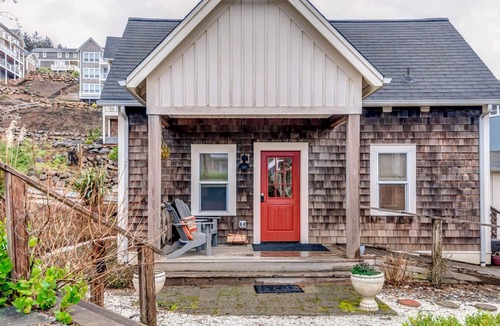 Nelscott Cottage | Swell Life Olivia Beach - Pets & Summer Pool