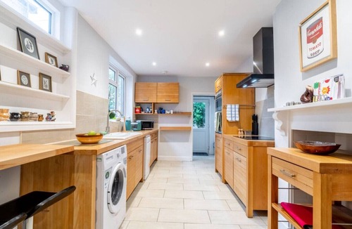 Norwich House | Swift Host | 4 Bedrooms | Golden Triangle