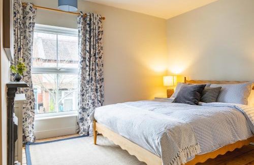 Eaton House | Swift Host - Golden Triangle 2 bed - Garden - Parking