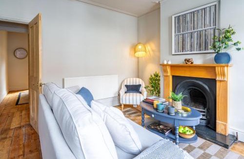 Eaton House | Swift Host - Golden Triangle 2 bed - Garden - Parking